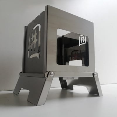 焚き火台 囲 艶消し 2トーン ネーム Sサイズ ビニールケース付 B5｜新星金属製作所 大阪府 守口市 かこみ キャンプ ソロ ツーリング 山登り BBQ バーベキュー コンロ 焚火台 焚き火 折り