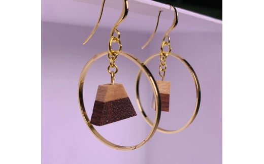 0010-67-01. 富士山アクセサリー 日輪-にちりん- ピアス （赤）