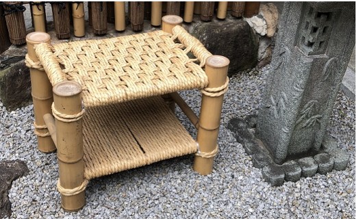 
                  竹の椅子 椅子 いす チェア スツール 竹工芸品 竹細工 真竹 い草 手編み 手作り 職人手作り 金物不使用 自然素材 インテリア 家具 和風 和雑貨 工芸品 民芸品 たて約40cm 横約60cm 高さ約40cm 直径8-9cm 平口竹材店 香川県 観音寺市
                