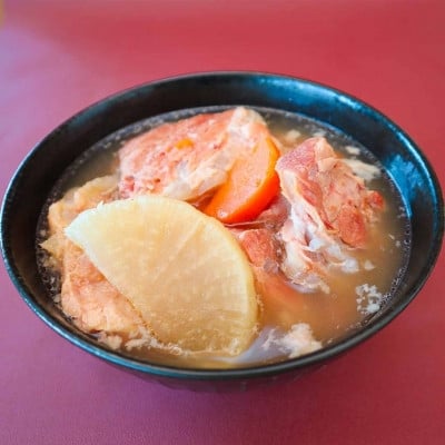 
            ＜沖縄の郷土料理＞地元で愛される呉屋ストアーの軟骨ソーキ汁 30人前(1人前450g)【1700684】
          