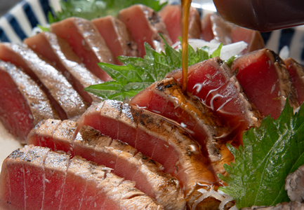 養殖本マグロの藁焼きたたき　中トロ