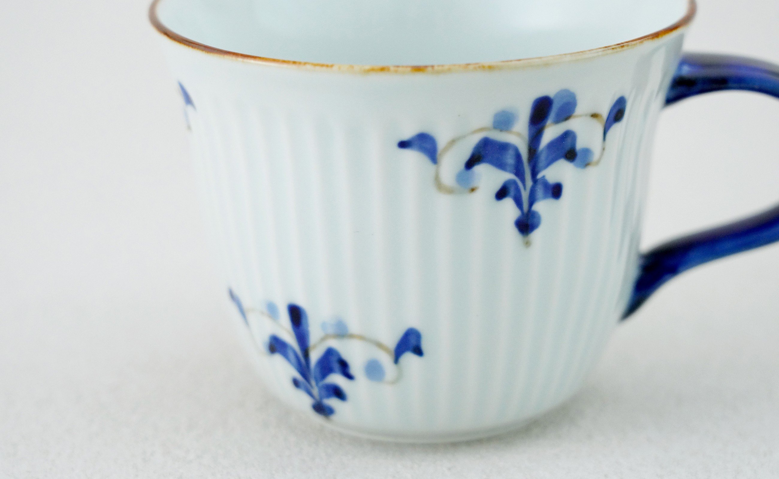 縁のリムがお料理を上品に見せてくれます。