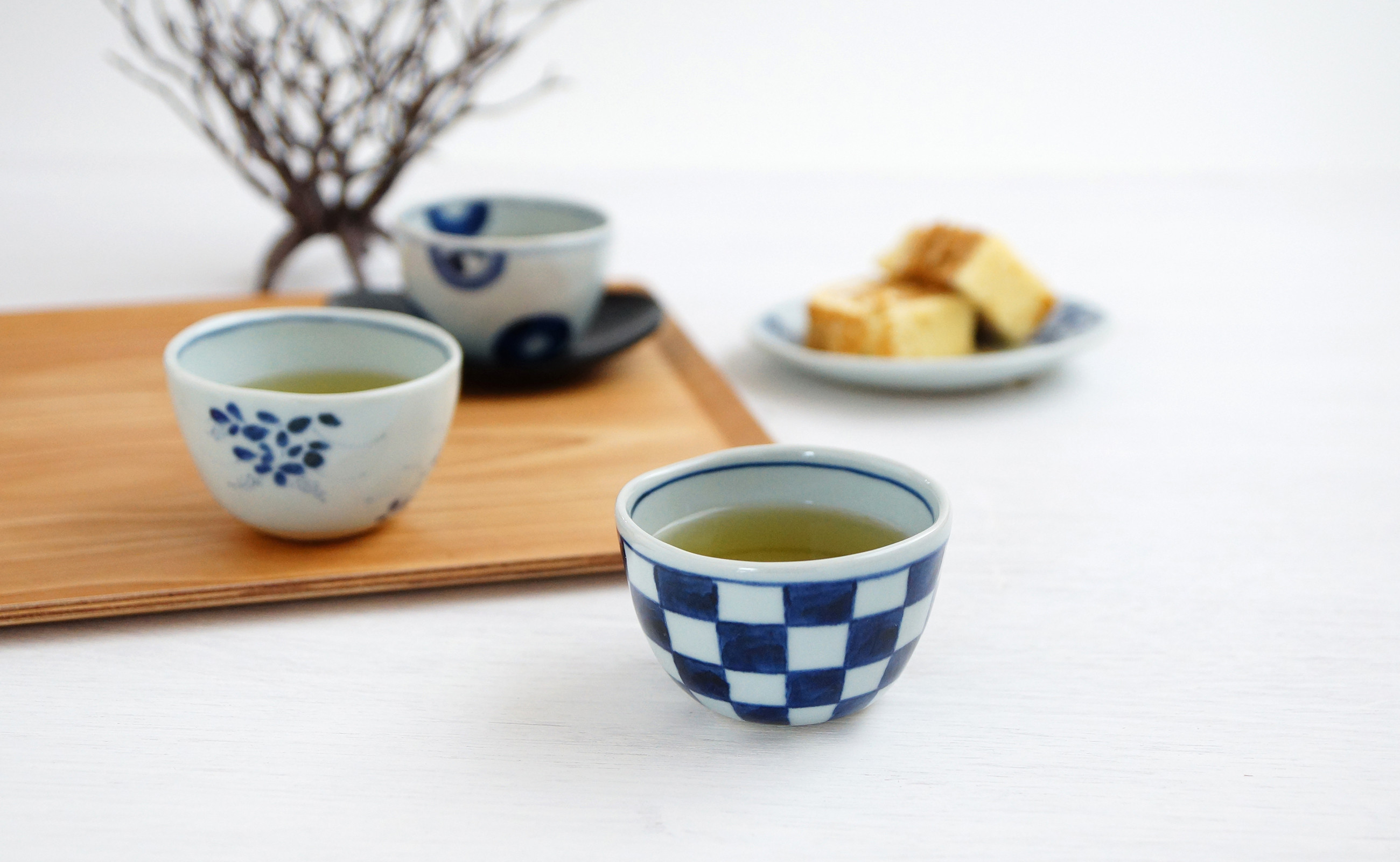 
            山口洋一工房 絵変り手びねりせん茶 5個セット 有田焼 食器 器 うつわ コップ カップ 湯呑 煎茶 小鉢 染付 手描き 湯呑 手作り 市松 小さめカップ 湯呑み フリーカップ 絵変わり ギフトセット 贈答 40000円 4万円 A40-97
          