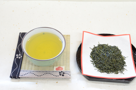 a15-386　農薬不使用、手摘み「放任茶」30g×5袋