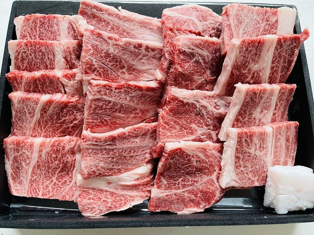 
【近江牛 おうち焼肉(切落し)1kg】肉 牛肉 ブランド牛 三大和牛 和牛 黒毛和牛 国産 バーベキュー 贈り物 ギフト プレゼント 冷凍 滋賀県 竜王
