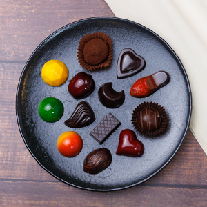 チョコレート 15個 ボンボンショコラ ウィスキーボンボン 冷蔵 プレゼント バレンタイン ホワイトデー デザート スイーツ ギフト 贈り物 贈答 お祝い 記念日 パティスリーポムホッペ 埼玉県 羽生
