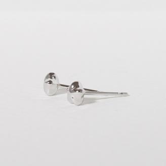 プラチナ　４㎜　星ピアス