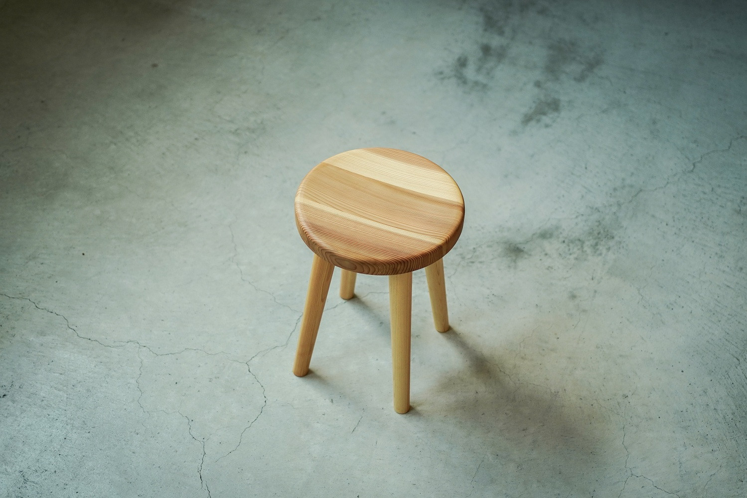 杉の丸スツール 座面320mm × 高さ440mm