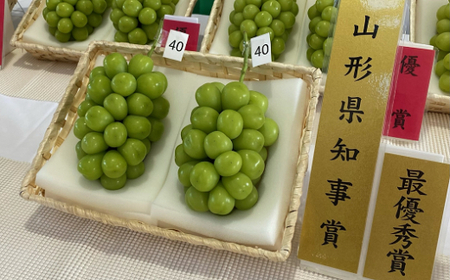 【令和8年産先行予約】 【山形県ぶどう品評会 最優秀賞受賞農家】 シャインマスカット 約1.8kg (3房入り 秀) 《令和8年9月中旬～発送》 『青木農園』 山形県 南陽市 [2027-R8]