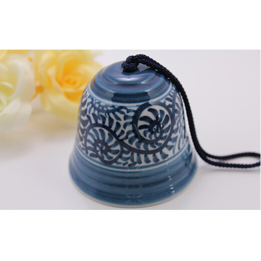 有田焼風鈴 たこ唐草紋様 【二宮閑山】 夏 音色 ふうりん 磁器風鈴 プレゼント贈り物 A12-204