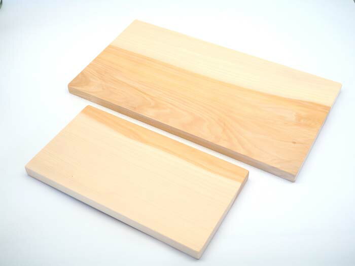 【ふるさと納税】 イチョウ材のまな板（大）と（小）2枚セット ／ まな板 木製 イチョウ材 大小2枚 セット 食材カット 手仕事 木目 食卓演出 キッチン雑貨 家庭用 ナチュラル素材 BBQ まな板セット 調理器具 キッチン用品 料理 カッティングボード 送料無料 埼玉県 No.544