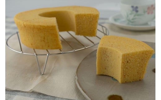 
            米菓バウム【ホール】グルテンフリー 米粉 米粉菓子 小麦不使用 バウムクーヘン しっとりなめらか 優しい甘さ プレーン ショコラ 選べる発送 冷凍 常温
          