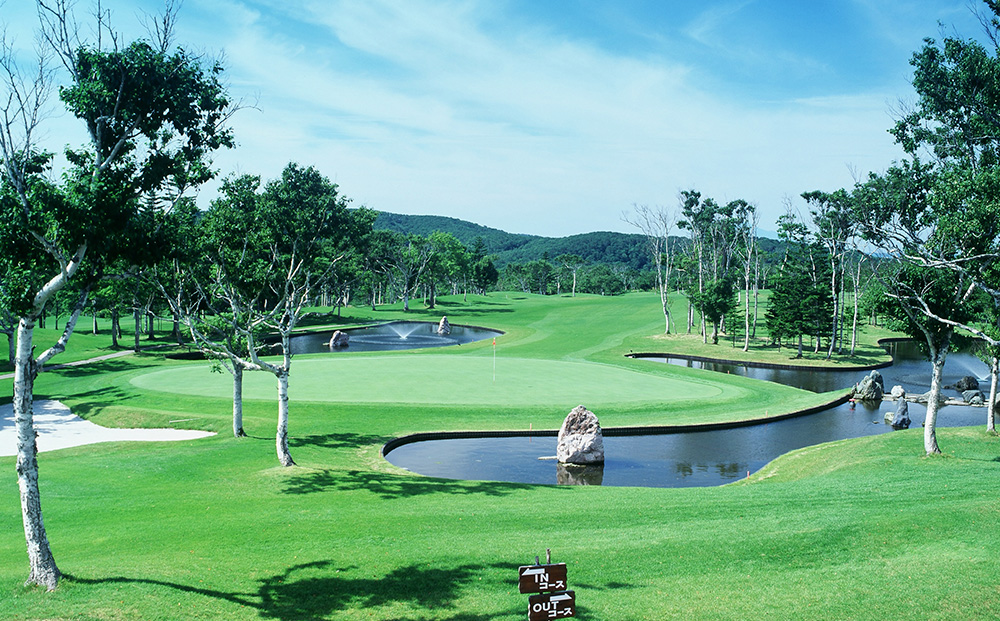 ゴルフプレー・施設利用券　9000円分