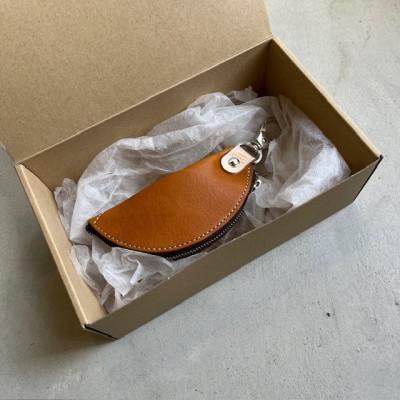 ふるさと納税 京丹後市 本革 【バナナキーケース】 牛革(ヌメ)キャメル 全長180mm 革小物職人が作るキーケース |  | 03