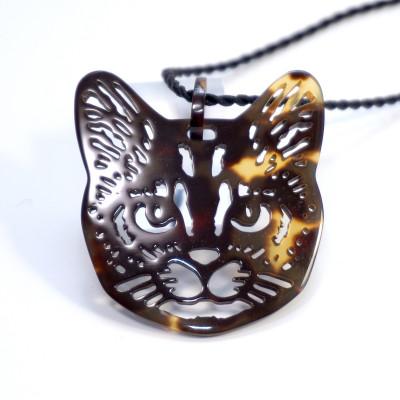 ふるさと納税 長崎市 べっ甲製まち猫ペンダント |  | 02