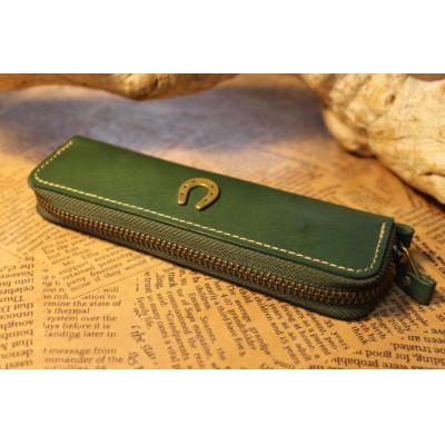 ふるさと納税 栗東市 蹄鉄付きラウンドファスナーペンケース (グリーン) |  | 01