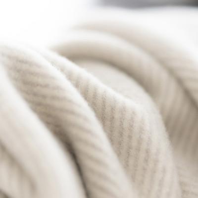 ふるさと納税 忠岡町 【Woolly】空気を含んだふんわりウール毛布(膝掛サイズ) |  | 01