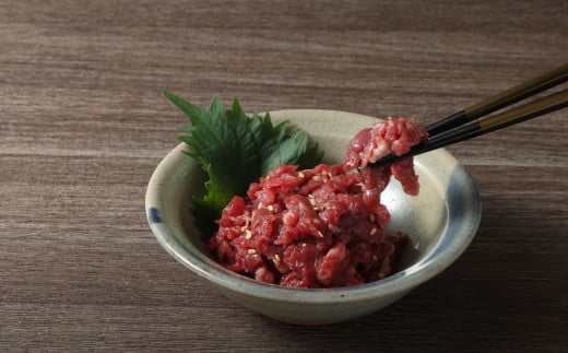 【6ヶ月定期便】 馬肉 さくらユッケ 250g(50g×5パック) ユッケ 生食 赤身 小分け カット済み ヘルシー 高タンパク 低カロリー 熊本 冷凍