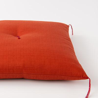 ふるさと納税 ふじみ野市 綿ふとん職人が手掛ける綿100%座布団【銘仙判】55cm×59cm【朱色】 |  | 01