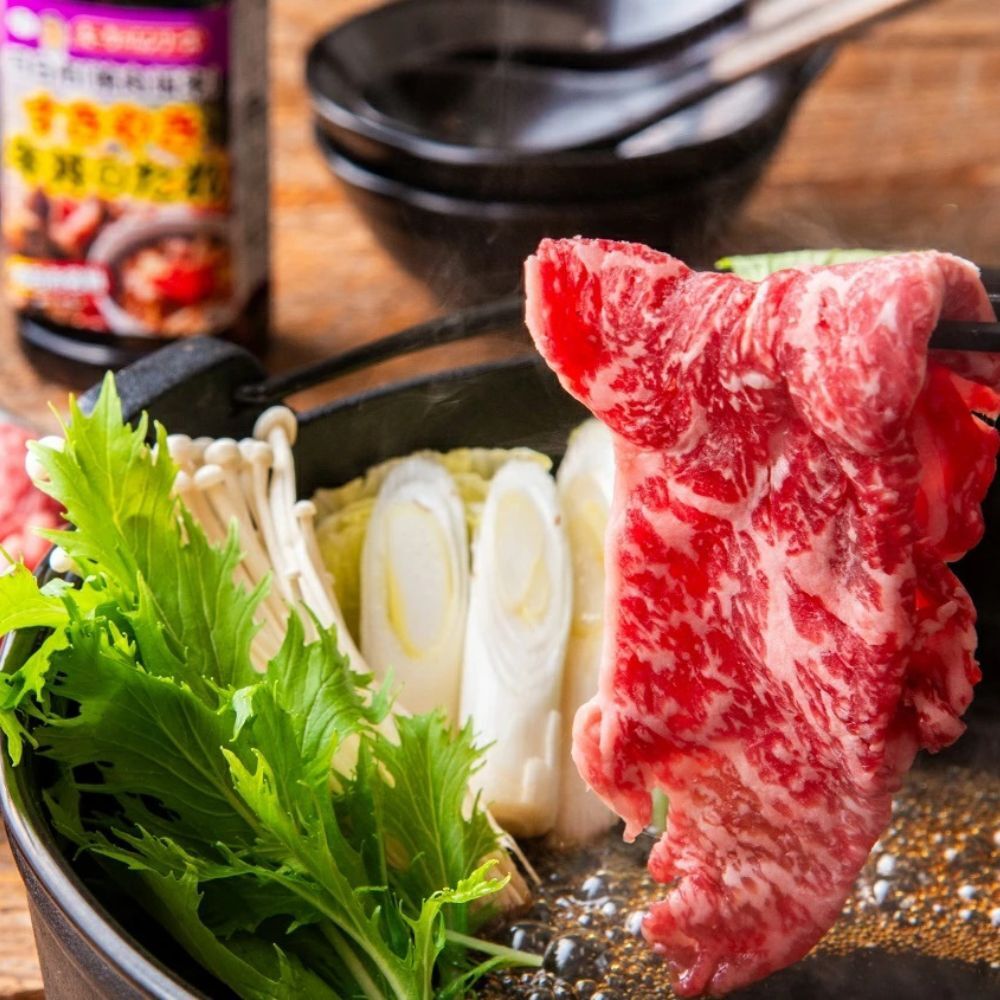 ＜定期便＞【伊勢水沢（すいざわ）牛】すき焼き・しゃぶしゃぶ用 1kg　こだわりの自家製飼料から生まれた、やわらかく甘みのある霜降り肉。【2回発送】_イメージ3