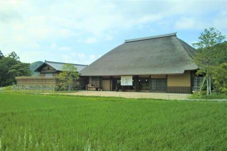 「2019ミシュランガイド愛知・岐阜・三重特別版」一つ星獲得店がおくる至極のおせち二段重（４人前） 三重県 多気町 US-042