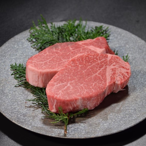 肉からドリップが出やすく、部位の特性上、血液が多く真空状態では色が黒ずんでいきます。味や香り、品質には問題ありません。 