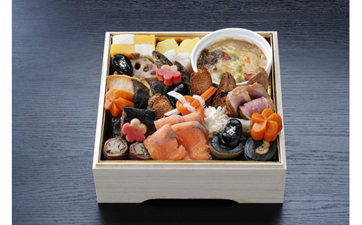 【京料理宮前】生産牧場指定近江牛ローストビーフ300g付おせち料理　二段重　4名様用　【令和8年12月18日まで受付】【DM11W1】（滋賀県　近江八幡市）