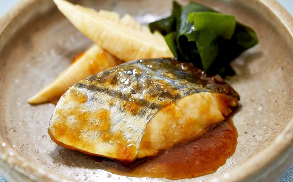 【さわらおろし生姜煮】生姜を利かせた大根おろしをたっぷり加え食べやすく仕上げました。