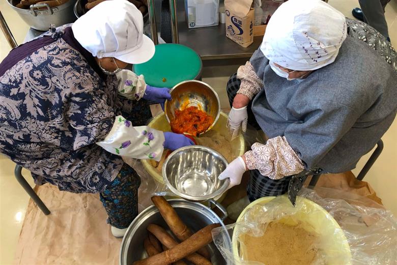 浜田市弥栄町のおばあちゃんたちの手作り「いぶり香香（こうこう）」 【109_1352】