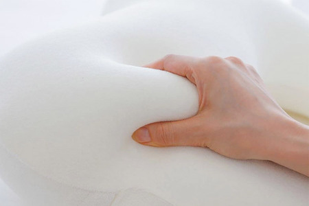 王様の授乳クッション（ブルー）超極小ビーズ授乳枕