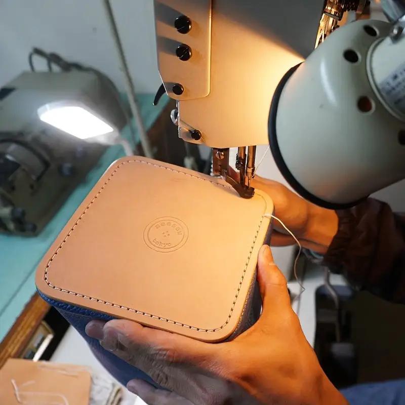 革靴の製法で作る巾着バック (バック底：三角、カラー：ホワイト)_0008-001-T03-2-8