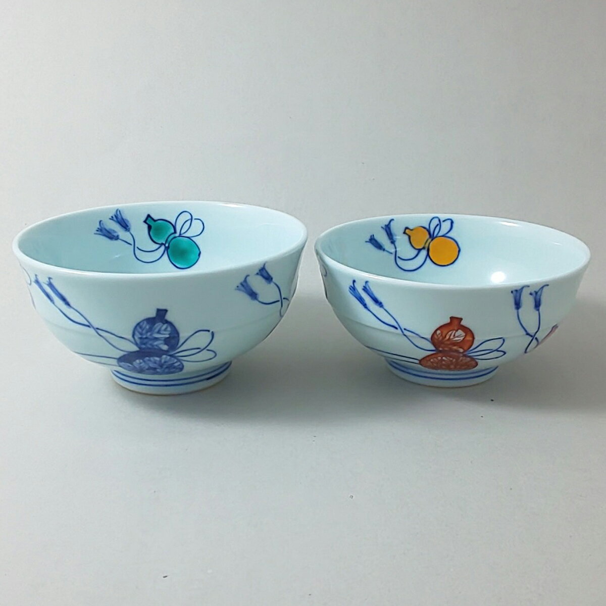 【ふるさと納税】有田焼 六瓢紋 対飯碗 夫婦茶碗 ペアセット【ヤマト陶磁器】ひょうたん 祝 有田焼茶碗 有田町 お茶碗 白米 ご飯茶碗 食器 陶磁器 高級 和食器 薄手 手描き染錦 六瓢紋 デザイン 大小2個セット cn017