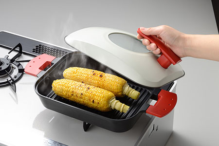 [UCHICOOK]  「蒸し＋焼く」 1台2役ロースター スチームグリル(メタルカバー付) レッド 調理器具 キッチン用品 キッチングッズ 野菜調理 蒸し料理 蒸し器 魚焼き 肉料理 ダイヤモンドフ