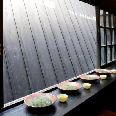 ふるさと納税 筑前町 【八女茶　江戸宝永年間創業】14代目オススメの焙炉式玉露と初摘み茶の箱入り2本詰合せ(ギフト対応) |  | 03