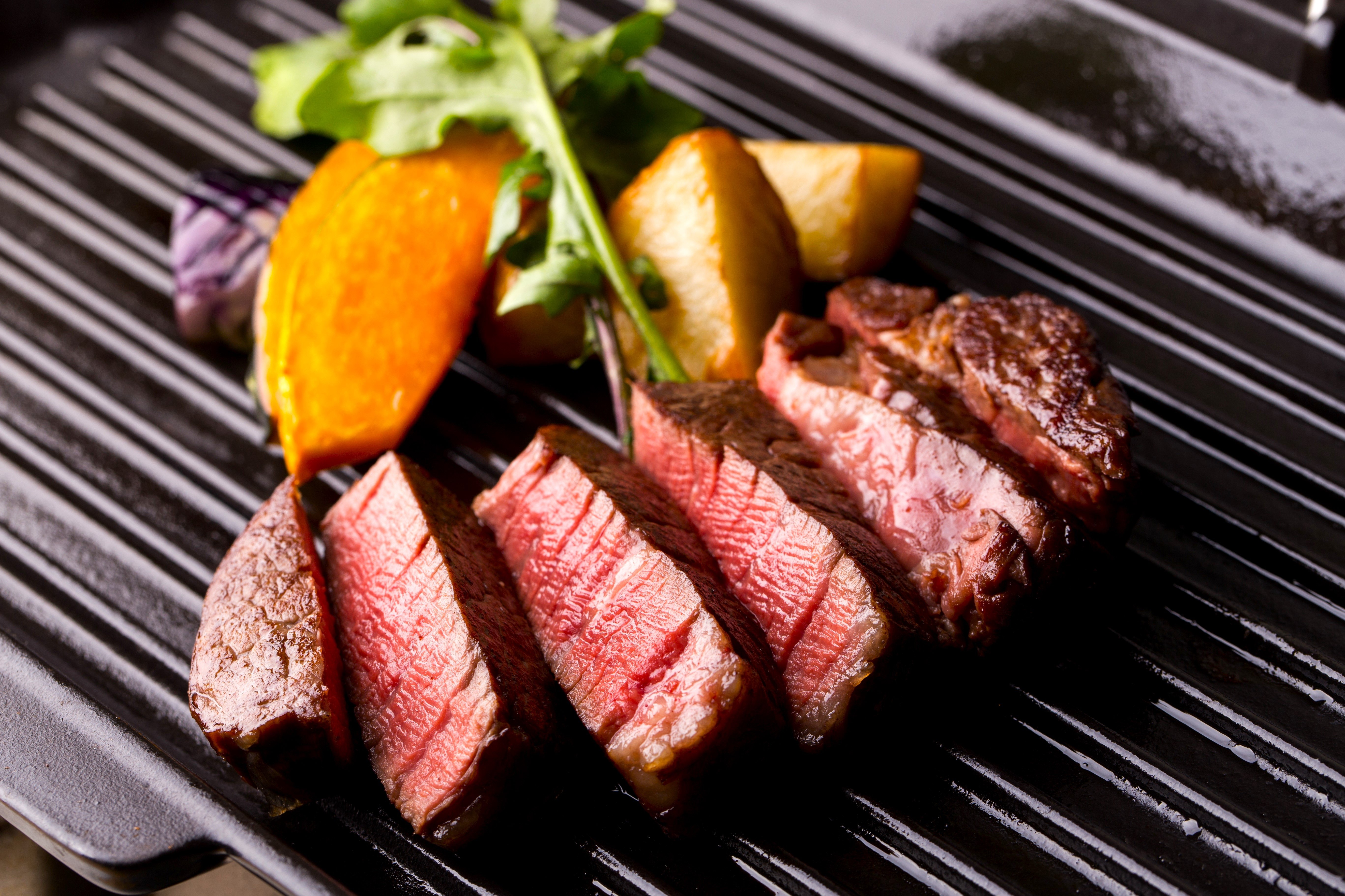 
                  鳥取和牛ロースステーキ 3枚（計400g）
                