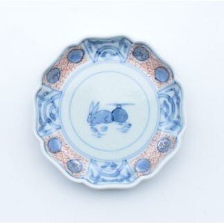 有田焼 素朴でかわいらしい色絵兎 小皿【まるぶん】まるぶんオリジナル 食器 器 うつわ 磁器 陶磁器 小皿 取り皿 染付 手描き 和風 かわいい A10-281_イメージ3