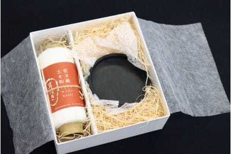 「土佐巻き和紙」と「土佐硯」セット（直径9cm丸形）