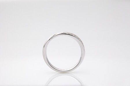 U字ラインの上品なプラチナダイヤモンドリング　FRU207L-D8
