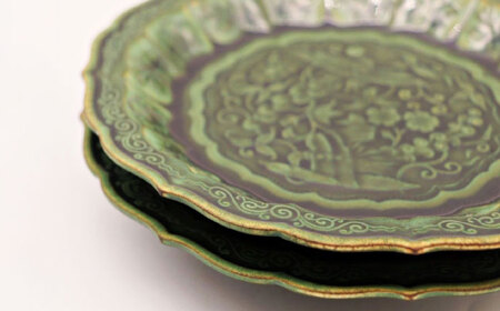 【有田焼】 織部釉花鳥彫五寸皿（2枚） / 佐賀県 / 深海三龍堂[41APAD035]