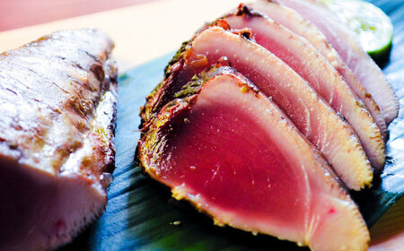 【高知大丸おすすめ品】土佐沖キハダマグロ藁焼きたたき 約1kg【株式会社高知大丸】[ATEZ011]
