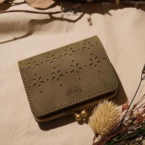 【4色展開】がま口ショートウォレット　カットアウト　革小物　ハンドメイド　手縫い　一点物　財布　スナッグルレザー 枯葉