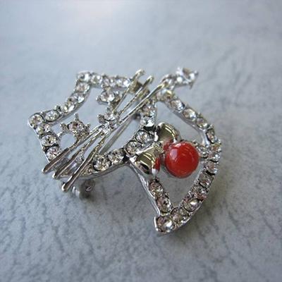 ふるさと納税 大月町 高知産天然赤珊瑚の猫のブローチ |  | 01