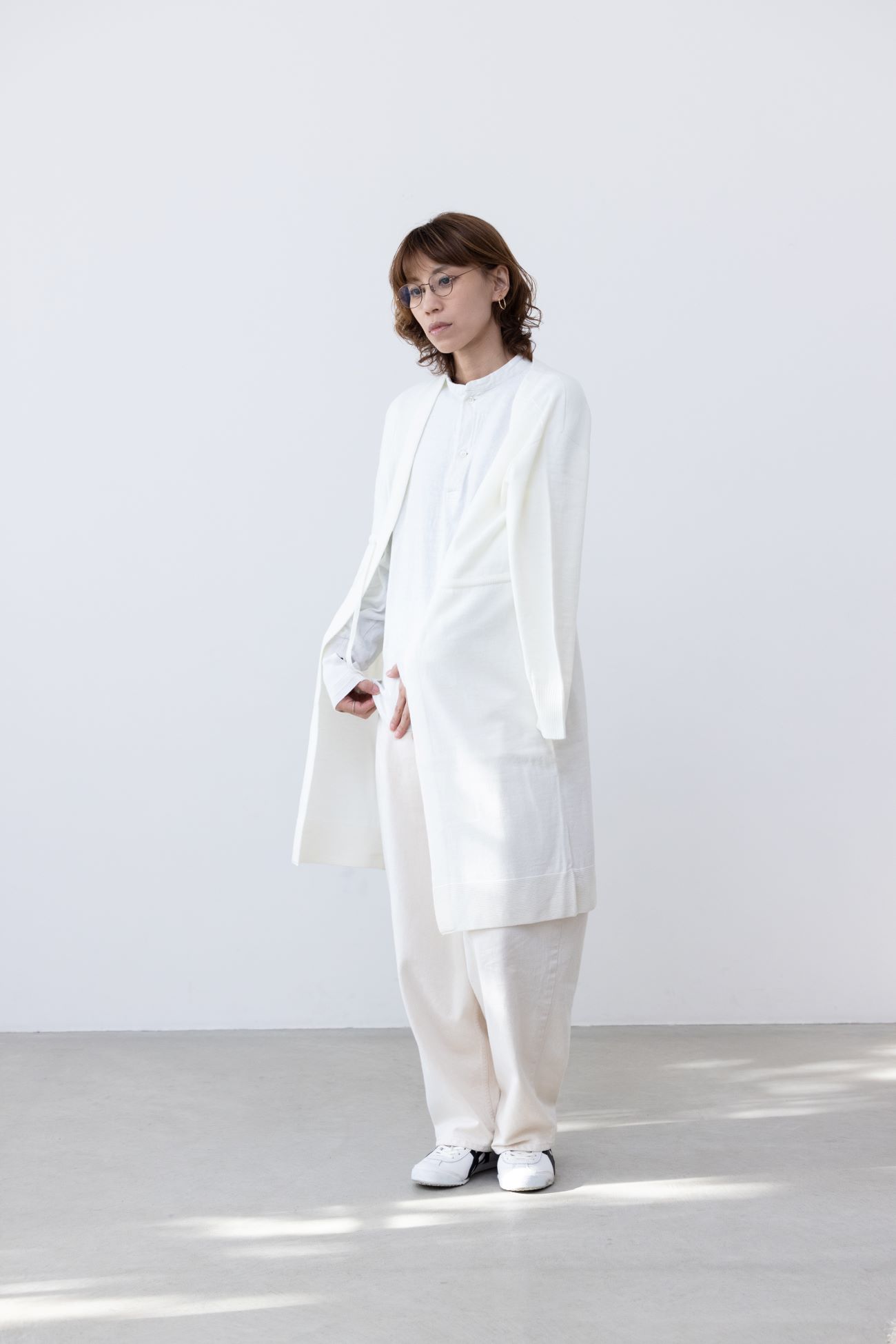 【ふるさと納税】 服 レディース トップス ニット ウエストリボン付き 羽織ニット サイズフリー ファッション おしゃれ おすすめ 日本製 春 秋 冬 無地 贈り物 祝い 誕生日 卒業 プレゼント ギフト 新潟県 見附市 ブランド 送料無料