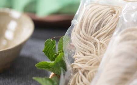 生そば８食 セット 石臼挽き 岩手県産 そば 8食 国産 蕎麦 にじゆたか 使用 五割蕎麦 冷凍 生麺 黄金製麺所 みちのくコガネ 岩手県 北上市 C0422