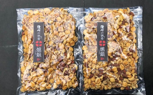 燻煙材には国産のブナ、さくらチップを製品に応じ
ブレンドし、使っています。 燻煙の香りをお楽しみくださいませ♪