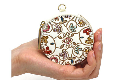 【文庫屋大関】マカロンポーチ 金唐小花【皮革工芸品】 ポーチ ミニポーチ 小物入れ アクセサリー入れ イヤホン入れ 収納 保管ケース 手のひらサイズ  本革 革 皮革 工芸品 工芸 雑貨 ギフト プレ