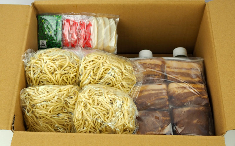 玉家のソーキそば（4食セット） 沖縄そば ソーキそば 生? ソーキ 玉家 沖縄そば王 受賞 人気 そば ご当地グルメ 郷土料理 沖縄ソバ 豚肉 観光 4人前 人気店 4食 セット 沖縄県 北中城村
