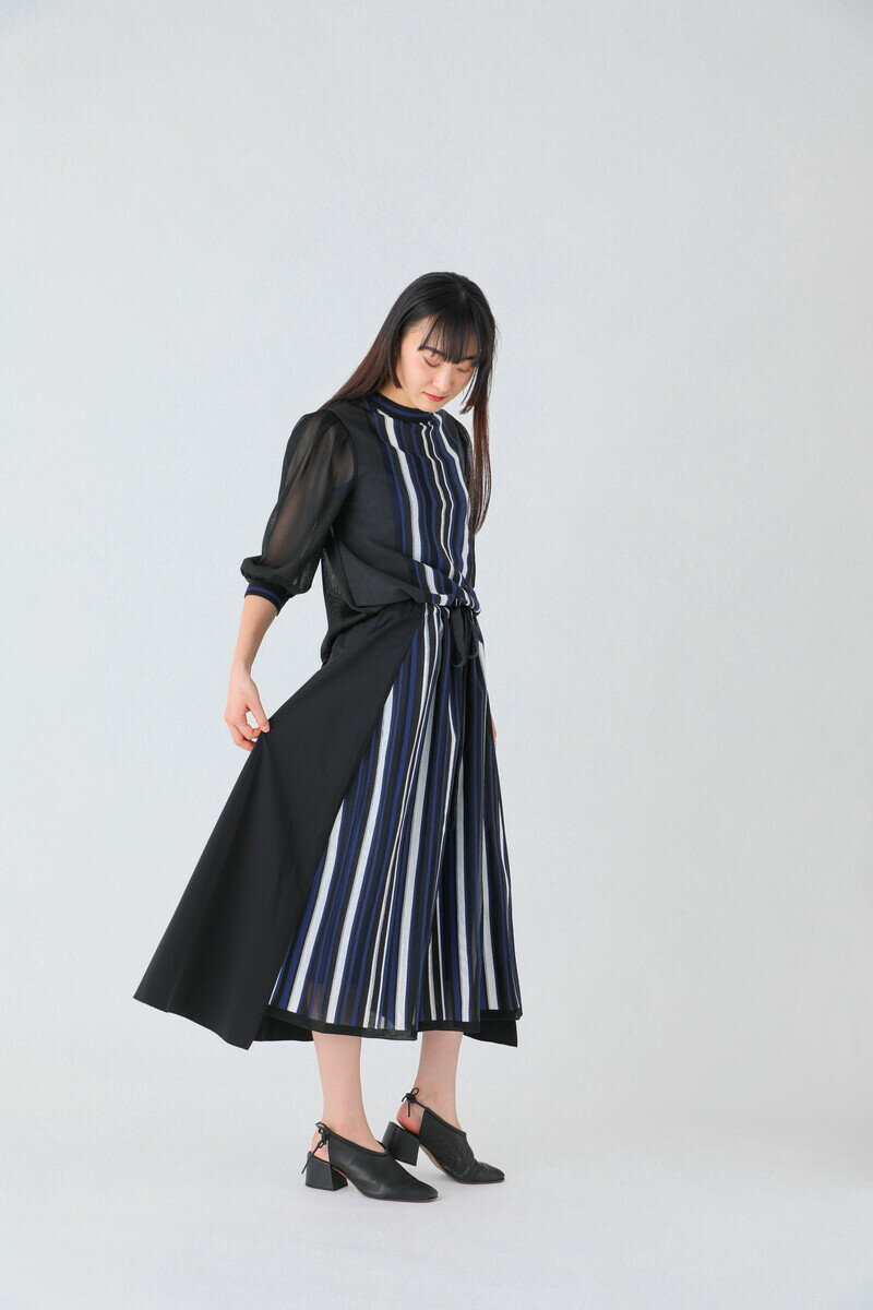 【ふるさと納税】 服 スカート レディース シアーストライプスカート フリーサイズ おしゃれ 春 きれいめ 衣類 トップス ファッション プレゼント 贈り物 ウエスト調整可能 新潟県 見附市 送料無料