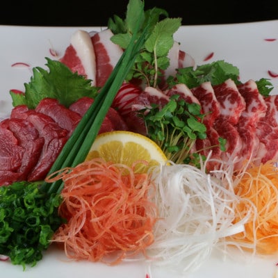 3種の馬刺し　300g【赤身・フタエゴ・サガリ各100g】(美里町)【配送不可地域：離島】【1501962】