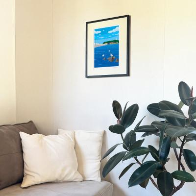 ふるさと納税 茅ヶ崎市 湘南・茅ヶ崎で描く、海を感じるイラストアート『ジークレーアートフレーム　SL-13』(大:四つ切) |  | 01